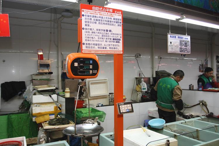 上海第一電子秤:人心就比如一桿秤,心黑了,生意肯定難做好。(圖1) 人心就比如一桿秤,心黑了,生意肯定難做好。